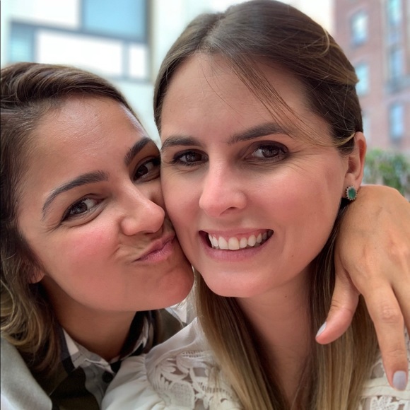 Meet your Posher, Fernanda - Picture 1 of 1